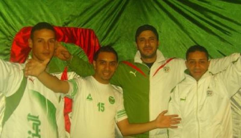 الياس بوليفان: ''بعض المغنين يتاجرون بأغاني الخضر والعلم الجزائري، وهذا ما قاله لي مجيد بوڤرة''
