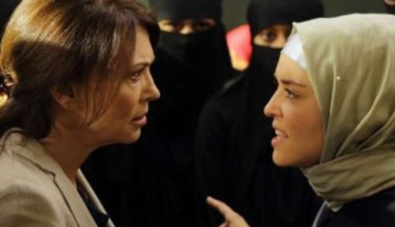 ممثلة ألمانية شعرت بسلام داخلي عندما ارتديت الحجاب