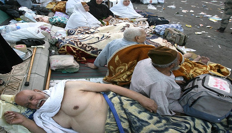 14 حاجّا في غرفة واحدة ومرحاض واحد للنساء والرجال