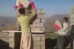 فيديو للبناء العراقي الراقص أثناء عمله