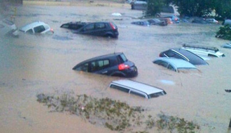 طرقات مقطوعة أمام حركة المرور بثلاث ولايات