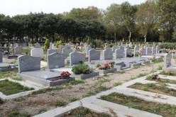 مجهولون يدنسون قبور تعود لمسلمين في فرنسا