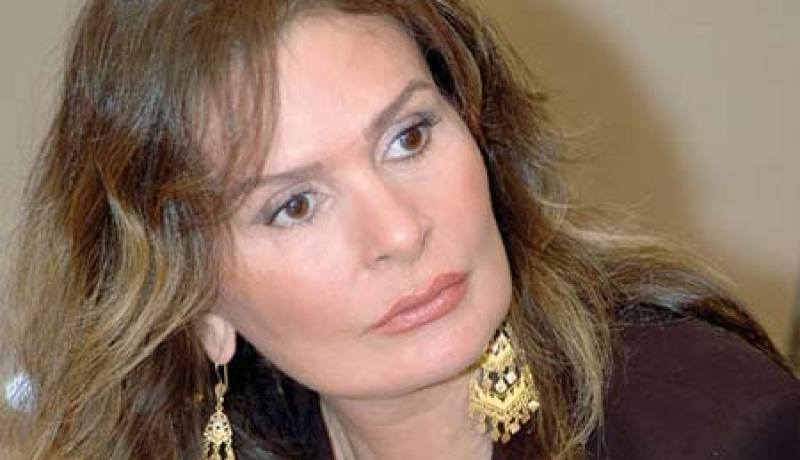 يسرا في أزمة وتؤجّل جميع مشاريعها الفنيّة
