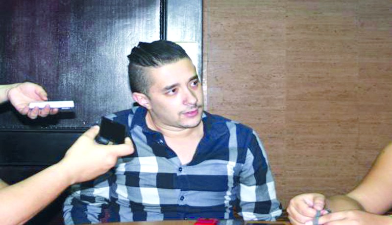 محمد بن شنات يوقف حفلا بعد حالات إغماء وجرحى بسبب الازدحام في مستغانم