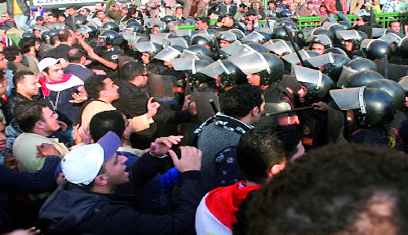 د20 ‬قتيلا في‮ ‬اشتباكات بين مناهضين للمجلس العسكري‮ ‬المصري‮ ‬ومؤيّدين له