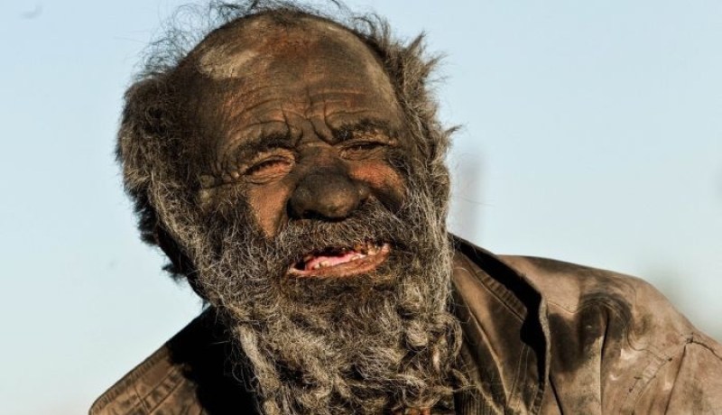 إيراني عمره 80 سنة لم يستحم منذ 60 عاما