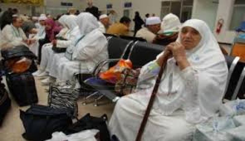 أول بعثة من الحجاج تنطلق اليوم والوزارة تدعو المرشدين والمرشدات لحمايتهم من التطرف الديني