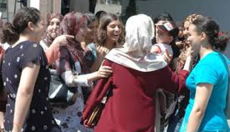 تكريم المتفوقين الأوائل الـ11 في شهادة البكالوريا لولاية الجزائر خلال حفل نظم بفضاء ملتقى الفنانين