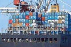 عاجل: انقلاب باخرة تحمل حاويات تجارية في ميناء وهران