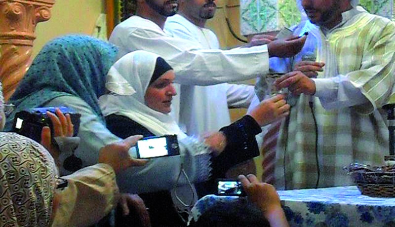 أستاذة جامعية مجرية تعتنق الإسلام بالمسجد العتيق في‮ ‬البيض‮ ‬