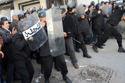 أكثر من 100 جريح من بينهم صحافيون.. في قمع أمني للمحتجّين في تونس