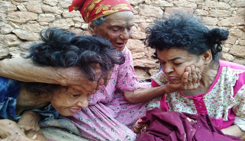 عجوز تقضي رمضان داخل زريبة حيوانات رفقة ابنتيها المعاقتين في سعيدة