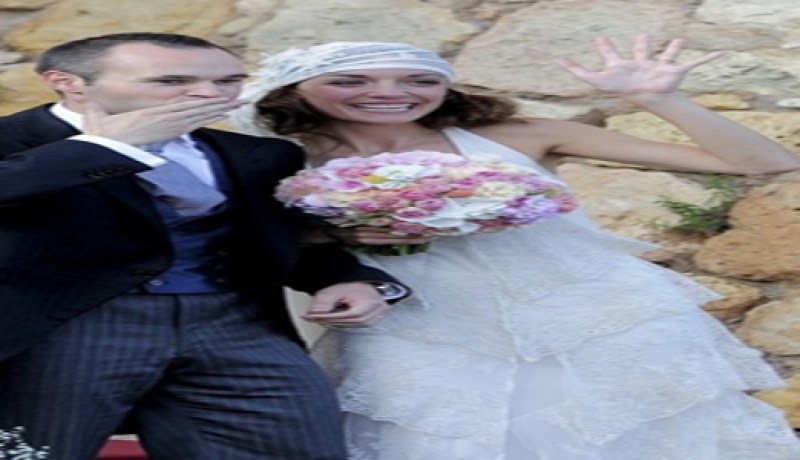إنيستا‮ ‬يطلّق العزوبة بحضور نجوم البارصـا والمنتخـب الإسباني‮ ‬