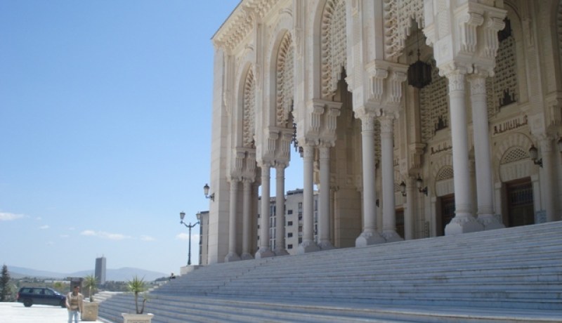 ملتحون يغلقون مسجدا ثم يعتدون على المصلين أثناء صلاة الفجر في قسنطينة