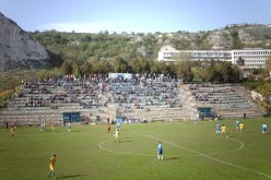 العنصرية تجتاح ملاعب بلغاريا وتهدد الحراڤة الجزائريين بالموت