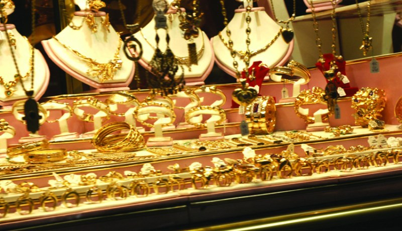 توقيف‮ ‬4‮ ‬أشخاص بتهمة الاعتداء على مجوهراتي‮ ‬في‮ ‬زيغود‮ ‬يوسف بقسنطينة