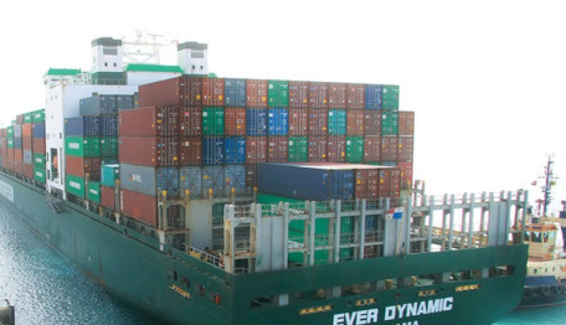 احتراق سفينة تجارية وإنقاذ طاقمها وتسجيل خسائر معتبرة في ميناء مستغانم