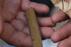 بائع‮ ''‬معدنوس‮'' ‬يتاجر في‮ ‬المخدرات بسبب الفقر‮!‬