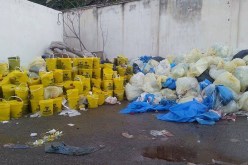 المستشفـى الجامعـي يرمـي القناطير من النفـايات الطبيـة السامة داخل باركينغ فـي قسنطينة