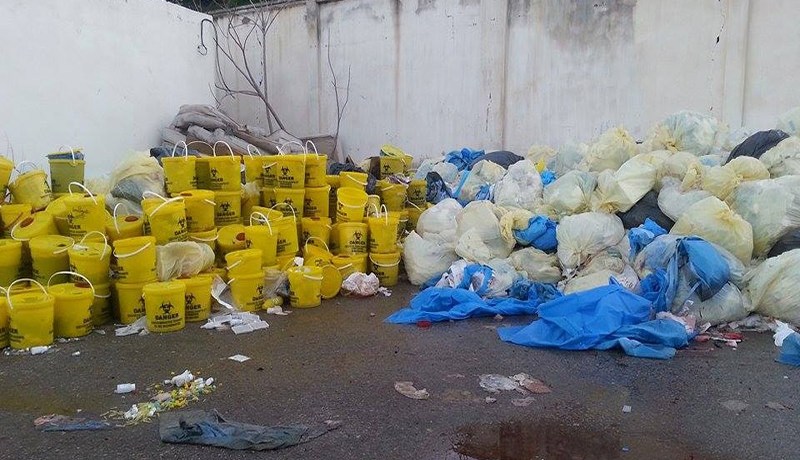 المستشفـى الجامعـي يرمـي القناطير من النفـايات الطبيـة السامة داخل باركينغ فـي قسنطينة