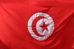 مشهد عنيف لطرد تونسي في مطار ليون يثير استياء التونسيين