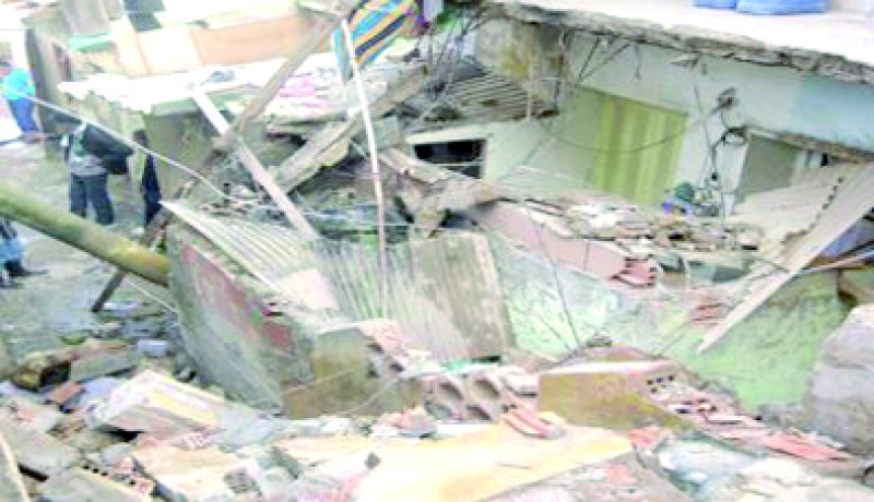 5 جرحى بعد انهيار بناية هشة بحي بودية في سعيدة