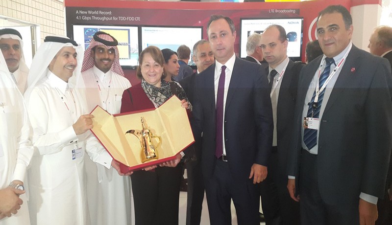 الوزيرة زهرة دردوري تزور جناح مجموعة Ooredoo