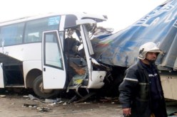 22 جريح في حادث إصطدام حافلة لنقل المسافرين بسيارة سياحية في الجلفة