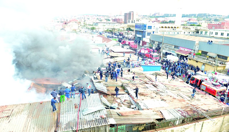 شرارة كهربائية تحول 46 محلا إلى رماد في العاصمة