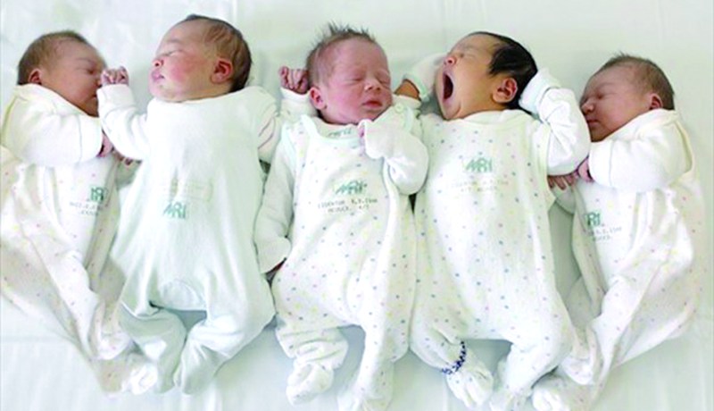 أم لـ13 طفل تحمل بـ4 توائم في سن الـ65