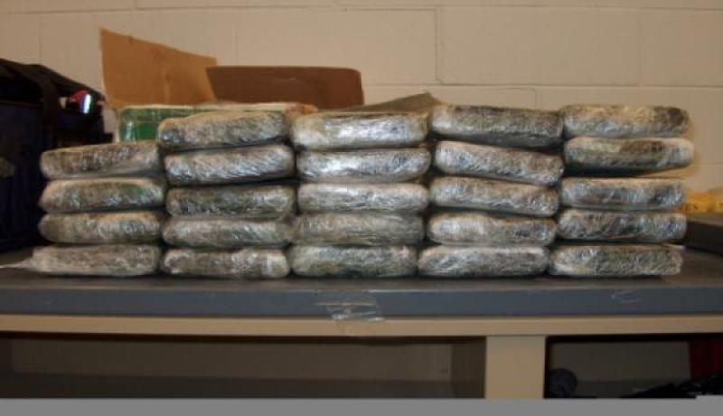 أمواج البحر تقذف 100 كلغ من الكيف بسواحل تنس في الشلف