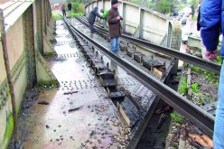 شاحنة من الوزن الثقيل تصطدم بحسر للسكة الحديدية بعزابة في سكيكدة