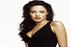 إنجلينا جولي‮ ‬تُهدي‮ ‬براد بيت طائرة مروحية