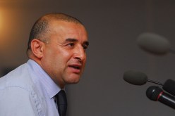 لم أقفز من السفينة الغارقة واعتقدت أني تعاقدت مع فريق محترف