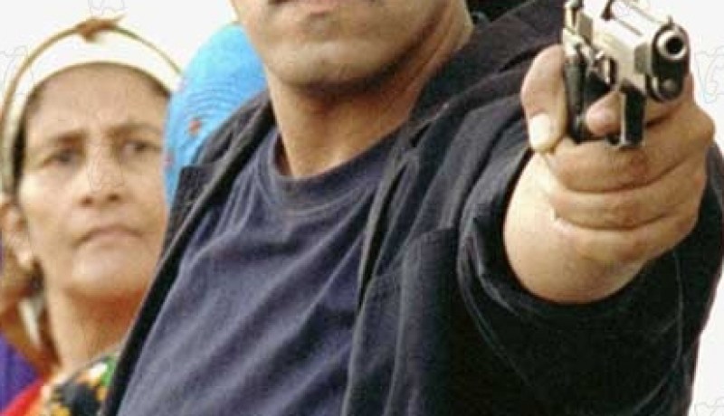 توقيف الممثل عز الدين بورغدة بمطار الجزائر وإيداعه سجن سركاجي