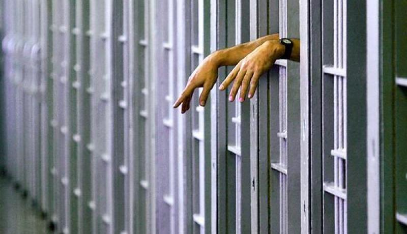 امرأة تدخل زوجها السجن لأنه أرغمها على تقليد أفلام خليعة في غرداية