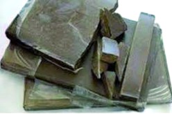 العثور على كيلوغرامين من الكيف تحت قرميد منزل مروج مخدرات في عين الدفلى