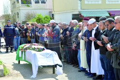 تشييع جثمان الفقيد سيد علي كويرات أمس بمقبرة واد الرمان