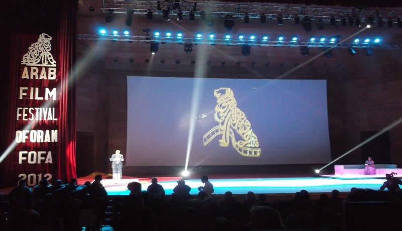 منظّمو مهرجان وهران للفيلم العربي يحجزون  سلّم المنصة للممثّلة شافية بوذراع