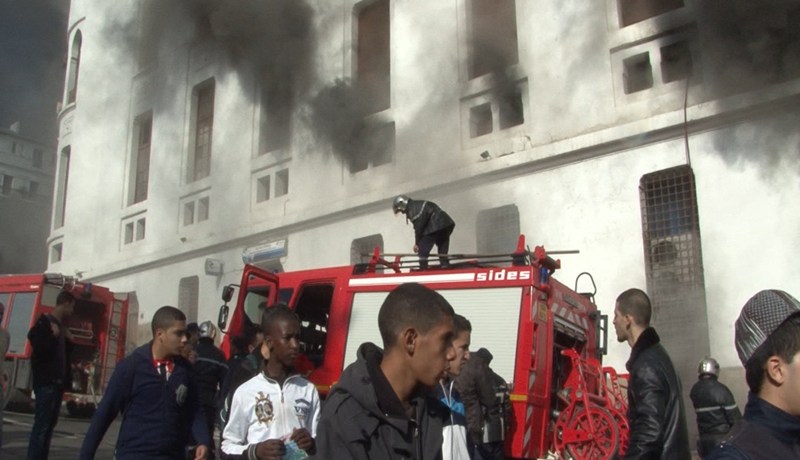 حريق‮ ‬يلتهم مقرّ‮ ‬البريد المركزي‮ ‬قبيل مرور موكب هولاند