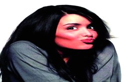 بن زيمة‮ ‬يقع في‮ ‬حب خريجة ستار أكاديمي‮ ‬الفرنسية جينيفر بارتولي