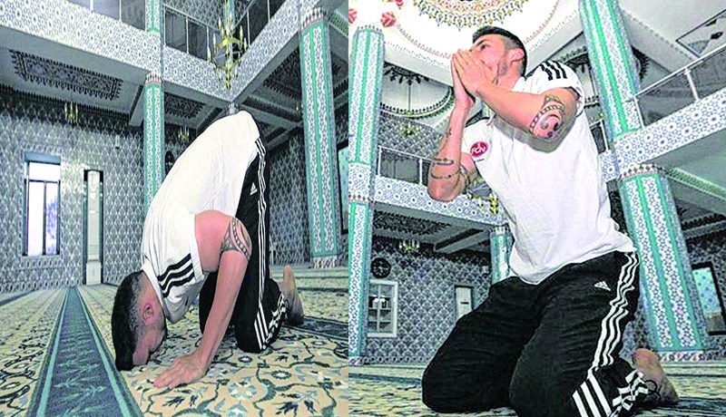 داني بلوم اللاعب الألماني لنادي نورمبيرغ يعتنق الإسلام