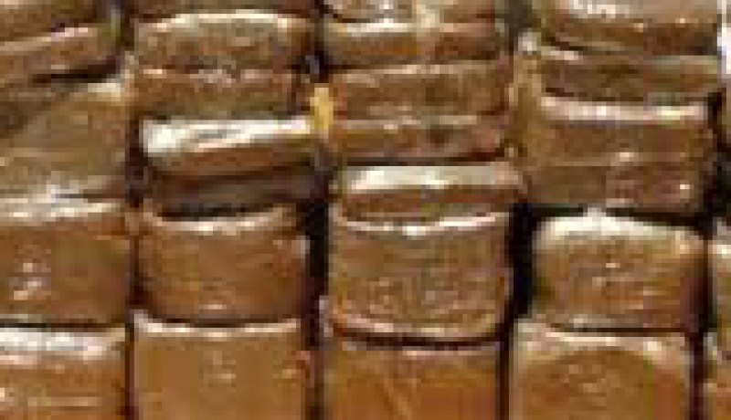 مروّج مخدرات‮ ‬يستغل‮ ‬غرف تبديل الملابس بملعب لإخفاء الكيف بوهران