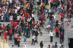 إصابة 27 شرطيا و23 مناصرا في أحداث شغب بوهران