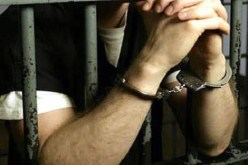 شاب يفرّ بـ”ليمينوت” من مركز الشرطة ومجهول يساعده في تقطيعها بالحراش