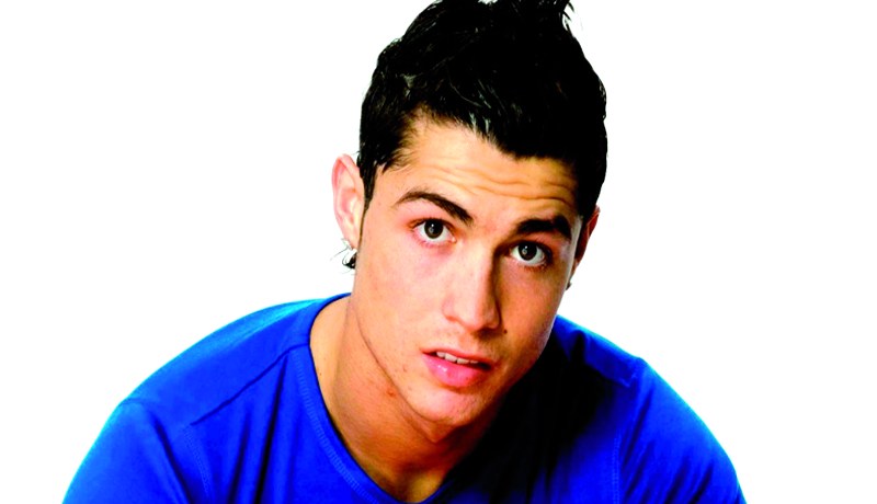 رونالدو‮ ‬يرفض التوقيع لطفلة بسبب قميص برشلونة