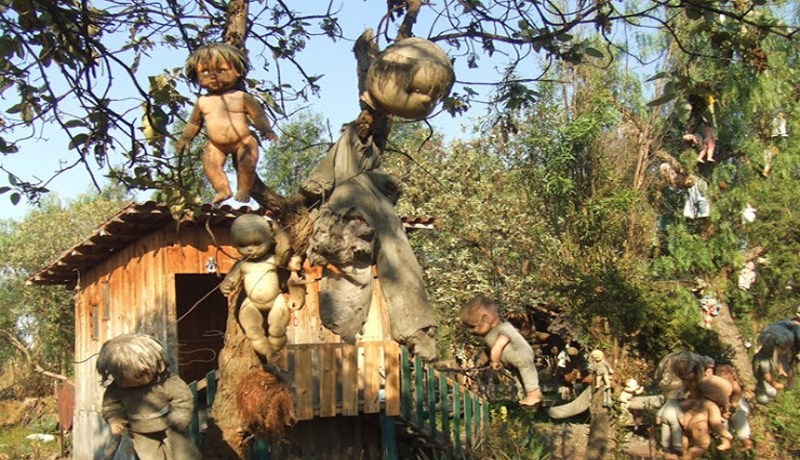 فيلم رعب على أرض الواقع بجزيرة الدمى المشوهة في المكسيك