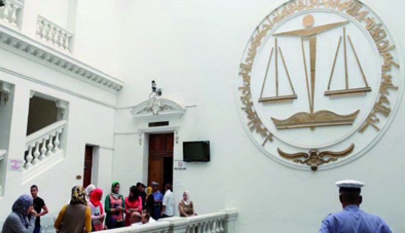 مزطول يضرب مير بني مسوس بقارورة زجاج بسبب 1000 دينار