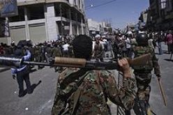 عسكريون من أنصار صالح يهاجمون وزارة الدفاع بصنعاء
