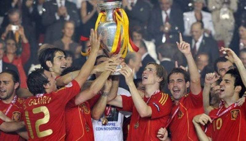 إسبانيا تفضح إيطاليا وتصنع التاريخ في أوكرانيا